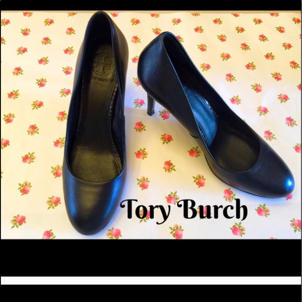 Beautiful black Tory Burch pumps